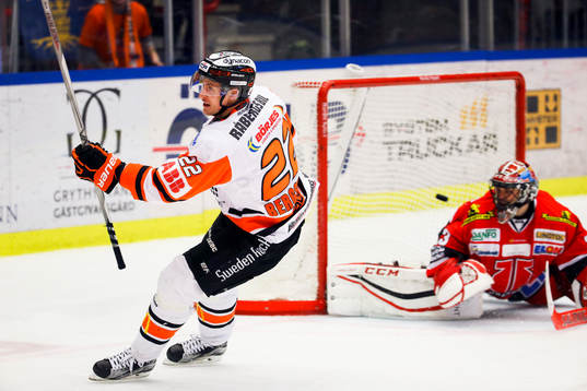 Karlskronas Alexander Bergström gör 1-3 bakom Örebros