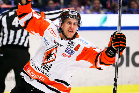 Karlskronas Alexander Bergström jublar