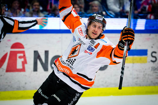 Karlskronas Alexander Bergström jublar