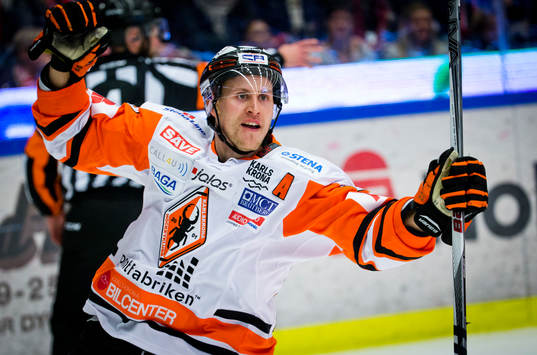 Karlskronas Alexander Bergström jublar