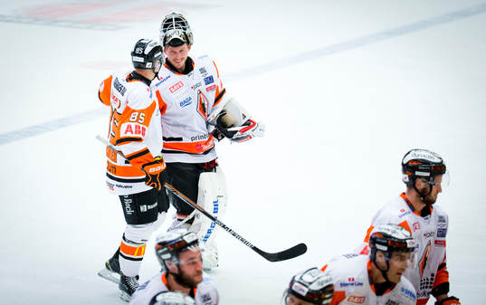 Karlskronas Toni Kähkönen och målvakt Johan Holmqvist