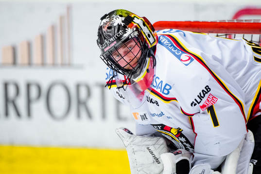 Luleås målvakt Daniel Larsson deppar