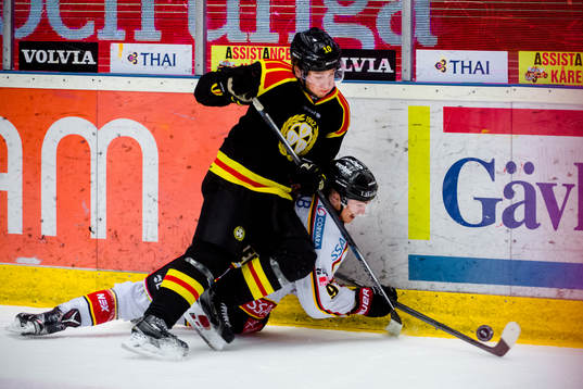 Brynäs Mattias Nörstebö och Luleås Johan Forsberg