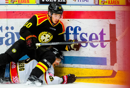 Brynäs Mattias Nörstebö och Luleås Johan Forsberg