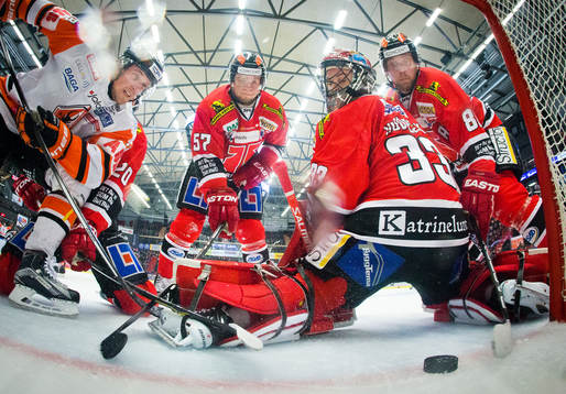 Kamp mellan Karlskronas Emil Larsson och Örebros Johan