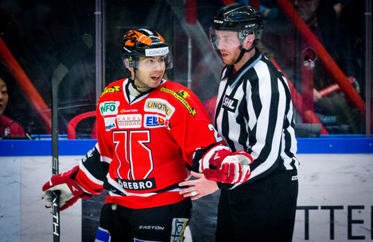 Örebros Greg Squires deppar