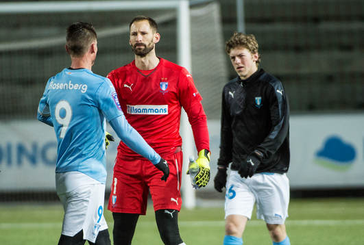 Malmös målvakt Johan Wiland tackar Markus Rosenberg