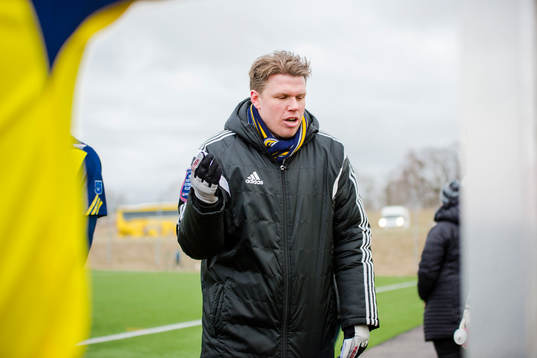 Ängelholms tränare Christian Järdler instruerar spelarna