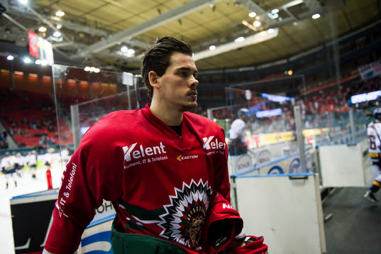 Frölundas Oliver Lauridsen lämnar isen