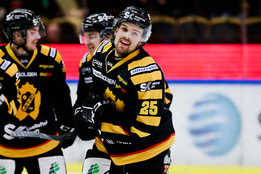 Skellefteås Axel Holmström jublar