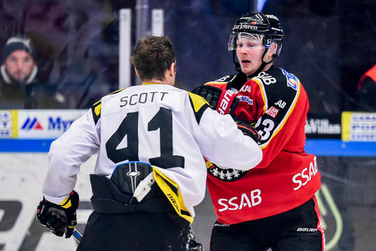 Brynäs Greg Scott i bråk med Luleås Lucas Wallmark