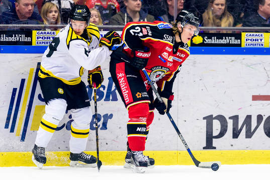 Brynäs Jonathan Pudas och Luleås Emil Sylvegård