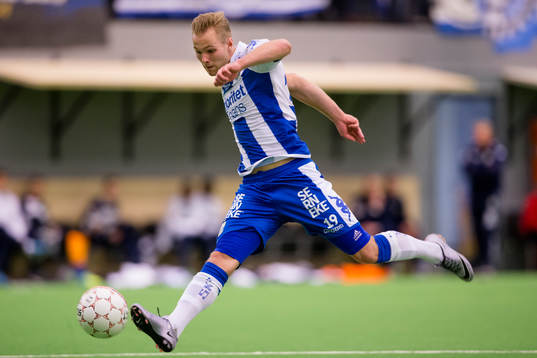 IFK Göteborgs Gustav Engvall skjuter 1-0