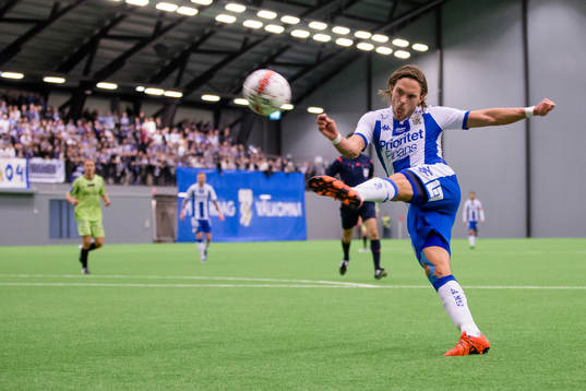 IFK Göteborgs Tom Pettersson skjuter ett skott