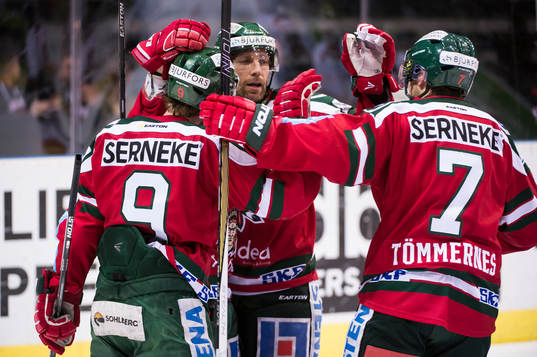 Frölundas Spencer Abbott, målskytten Ryan Lasch, Joel