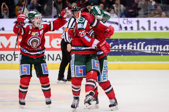 Frölundas Oscar Fantenberg och Ryan Lasch jublar med