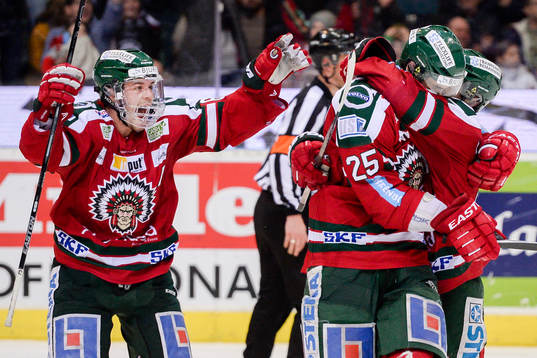 Frölundas Oscar Fantenberg och Ryan Lasch jublar med
