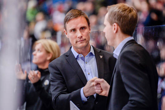 Frölundas tränare Roger Rönnberg jublar