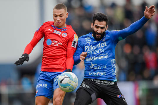 Helsingborgs Jordan Larsson och Halmstads Mohammed Ali Khan