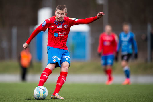 Helsingborgs Darijan Bojanic testar skott