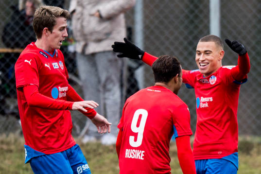 Helsingborgs Adam Eriksson och Matthew Rusike jublar