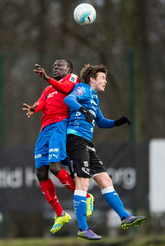 Helsingborgs Lalawélé Atakora i nickduell med Halmstads