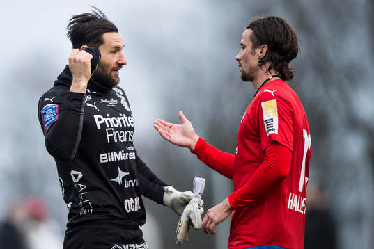 Halmstads målvakt Stojan Lukic och Helsingborgs Linus