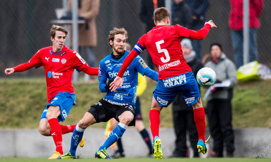 Halmstads Alexander Henningsson mot Helsingborgs Adam