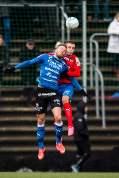Halmstads Alexander Ruud i nickduell med Helsingborgs Felix