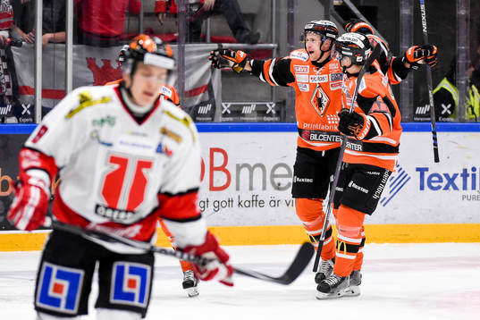 Karlskronas Alexander Bergström jublar