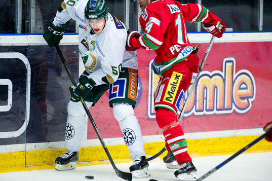 Färjestads Sebastian Erixon och Modos  Emil Pettersson