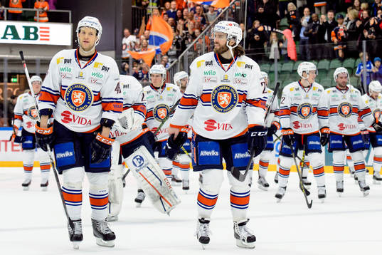 Växjös Ilkka Heikkinen och Ville Leino lärare isen