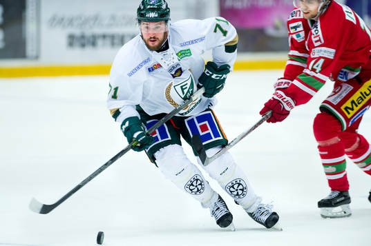 Färjestads Travis Turnbull och Modos Emil Pettersson