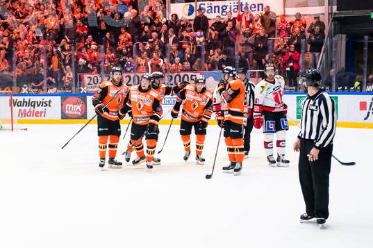 Karlskronas Jesper Olofsson har gjort 5-0 och jublar
