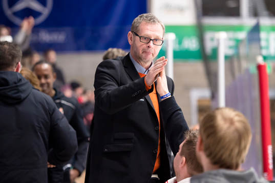 Karlskronas assisterande tränare Thorbjörn Karlsson jublar