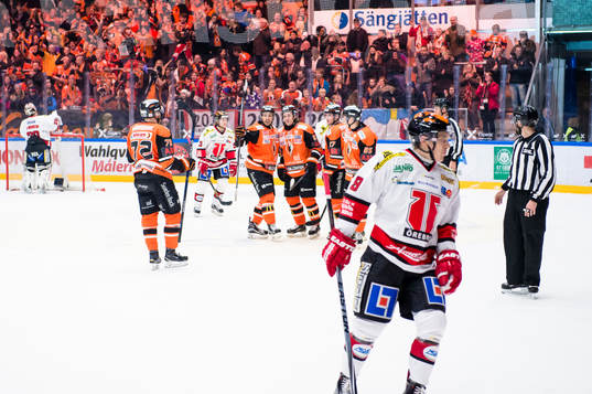 Karlskronas Jesper Olofsson har gjort 5-0 och jublar