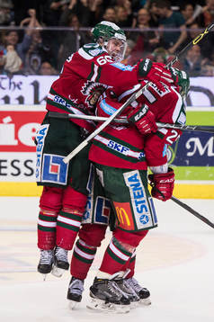 Frölundas Oscar Fantenberg och Nicklas Lasu jublar med