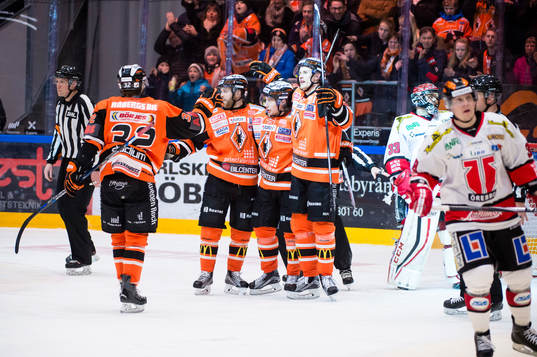 Karlskronas Filip Cruseman har gjort 8-2 och jublar och
