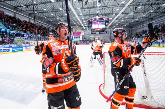 Karlskronas Emil Larsson jublar mort publiken