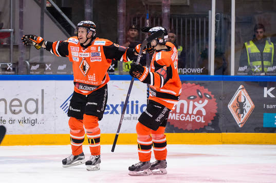 Karlskronas Alexander Bergström har gjort 6-1 och jublar