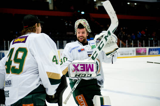 Färjestads målvakt Justin Pogge och målvakt Lars Haugen