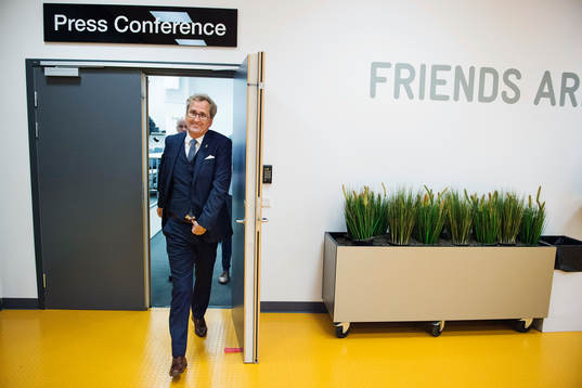 Förbundskapten Erik Hamrén lämnar en presskonferens