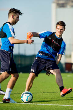 Malmö FFs Vidar Örn Kjartansson bevakar Erdal Rakip