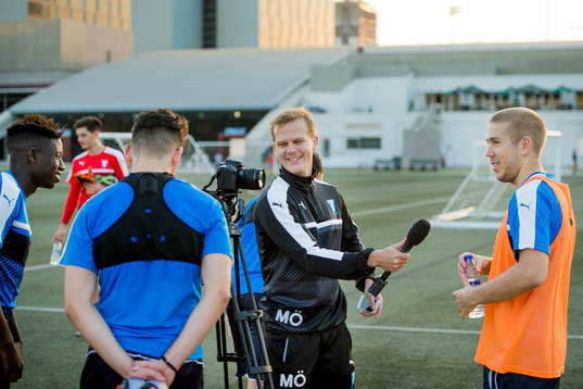 Malmö FFs Pa Konate, Erdal Rakip tittar på när