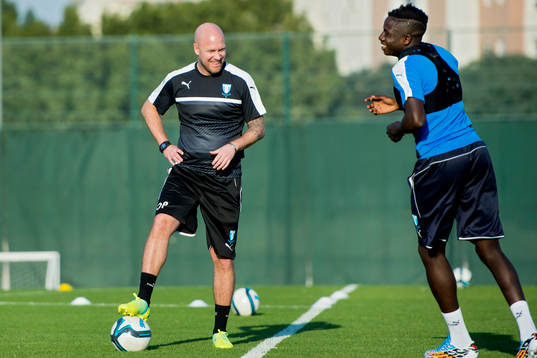 Malmö FFs assisterande tränare Olof Persson och Pa Konate
