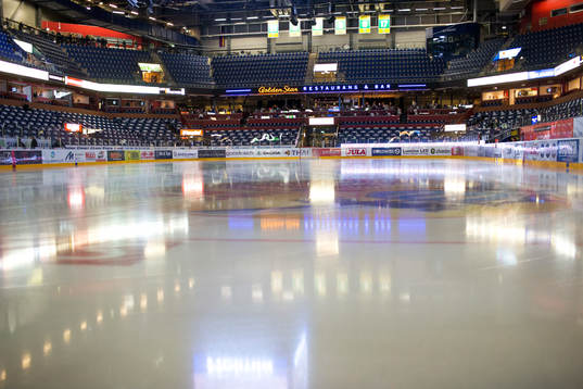 Isen ligger blank i väntan på nedsläpp innan