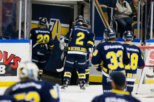 HV71 lämnar isen