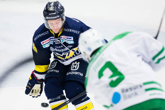 s Pär Arlbrandt täcker skott från Rögles Almen Bibic