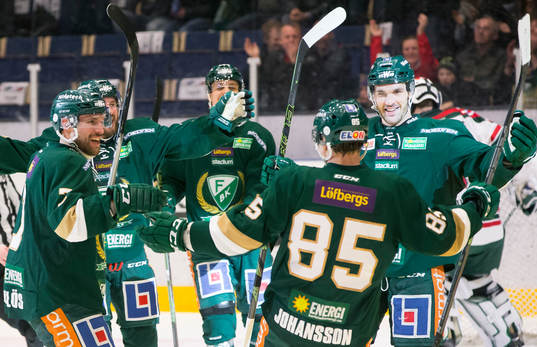 Färjestads Niclas Arell (h) jublar
