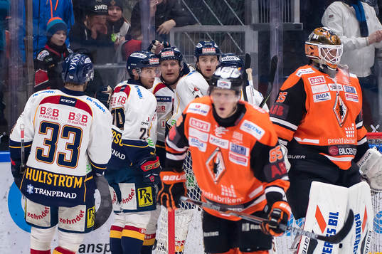 Djurgårdens Matt Anderson har gjort 1-1 och jublar